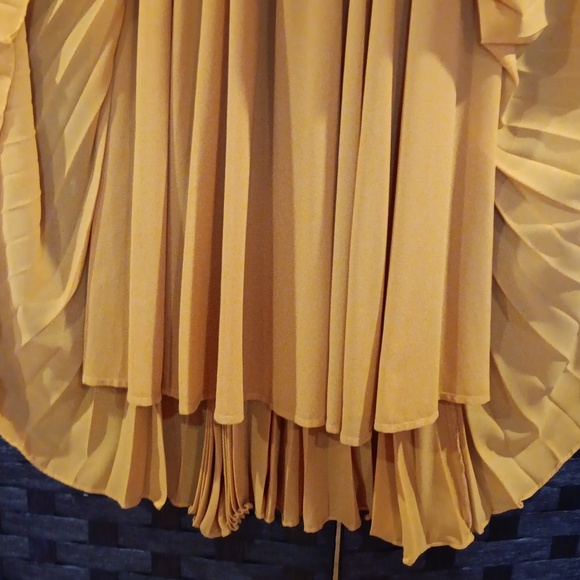 LUMIE. PLEATED MAXI SKIRT. POLYESTER W/LINING. "MUSTARD" XS. - Picture 4 of 10